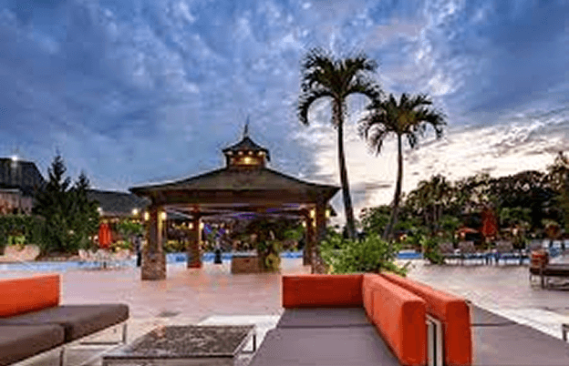 Crest Hollow Country Club