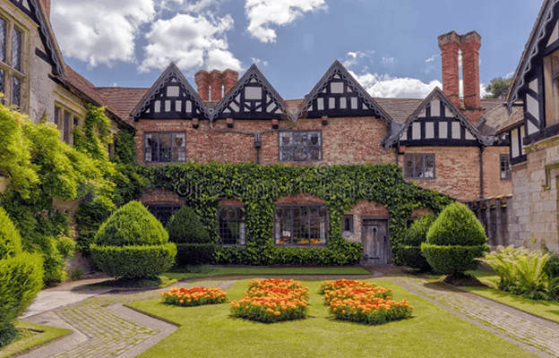 The Courtyard Manor, RentATrolley