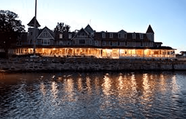 The Larchmont Yacht Club
