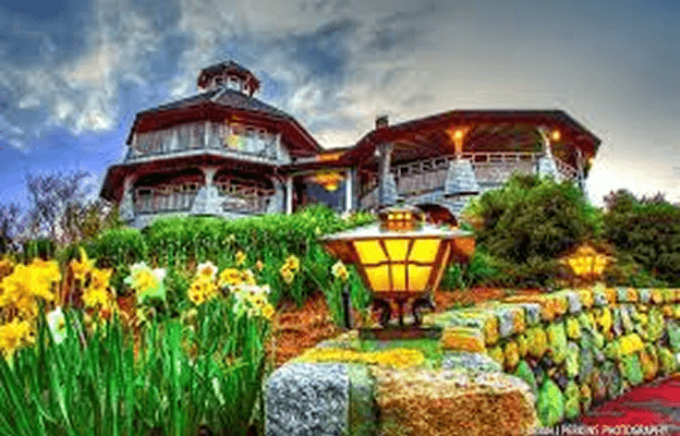 Lands End Inn, RentATrolley