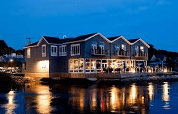 The Boathouse Waterfront Hotel, RentATrolley