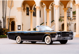 Exterior view of Lincoln Continental – 4 Passengers